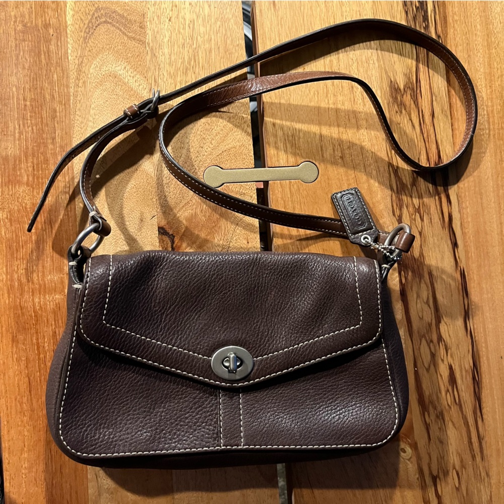 Coach Chelsea F10888 Brown Pebbled Leather Crossbody EUC